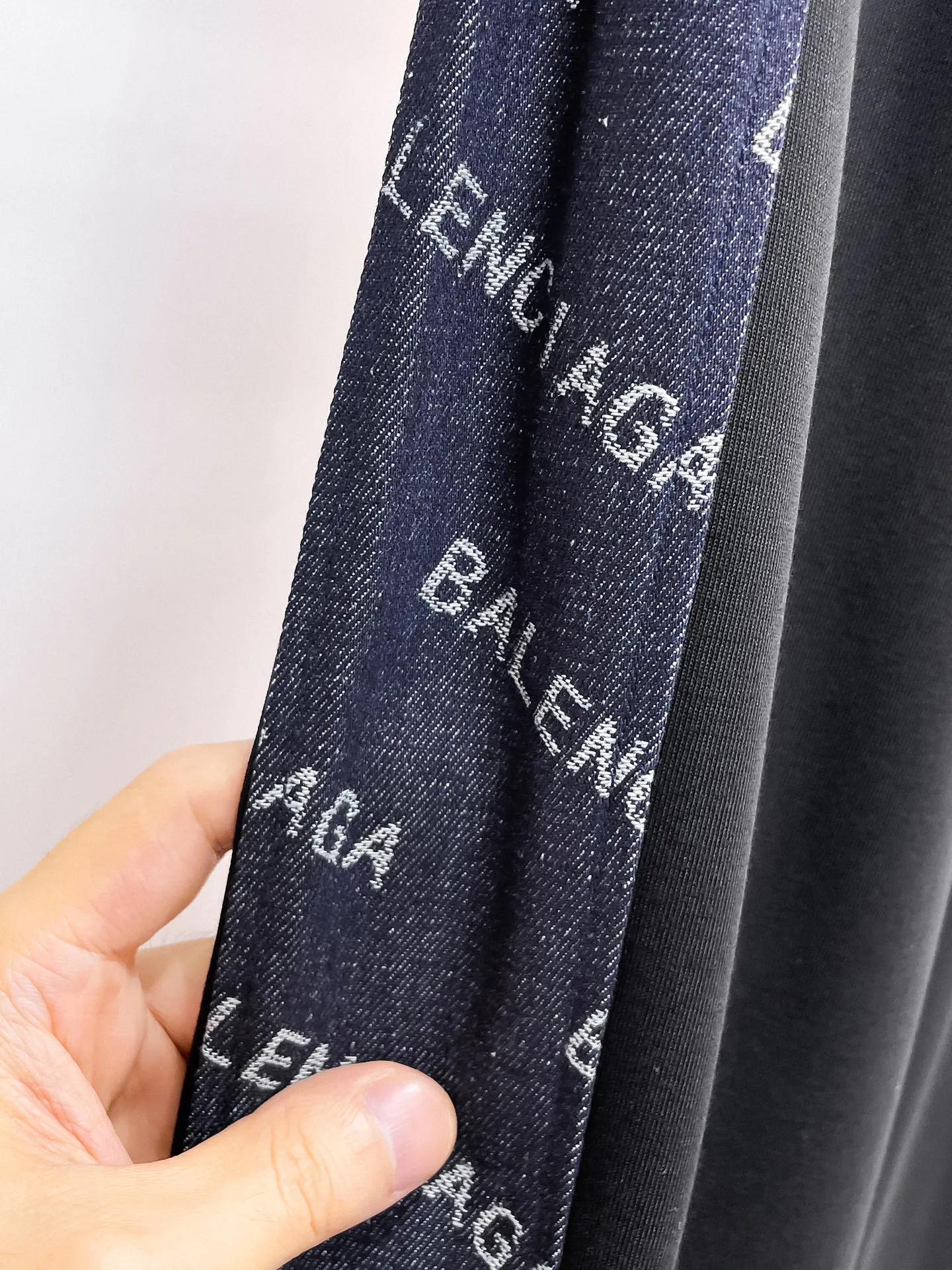 Balenciaga 🆕2026 Autumn and Winter New Arrival Casual Pants! The official website will be released simultaneously. Brand Classic LOGO casual pants, customized fabrics, excellent comfort and strong touch. Highly recognisable, perfect appearance and craftsmanship. Size:M-3XL